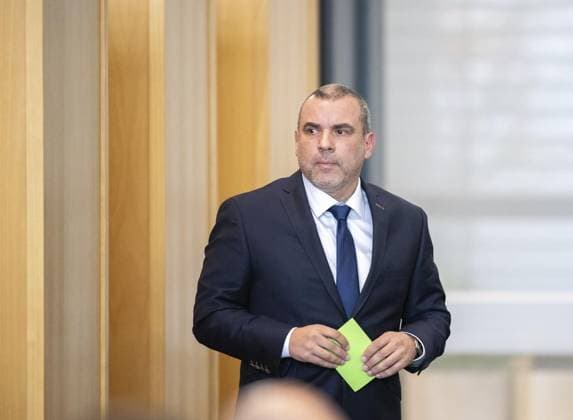 8. THÜRINGER LANDTAG - 1. PLENARSITZUNG - KONSTITUIERENDE SITZUNG ** NUR FÜR REDAKTIONELLE ZWECKE ** EDITORIAL USE ONLY **<p>28 09 2024-Erfurt: Thüringer Landtag 8. Wahlperiode 1. Plenarsitzung Konstituierende Sitzung im Foto: Stefan Wogawa (BSW) bei einer Wahl ( Deutschland Thueringen Erfurt Copyright: SaschaxFromm