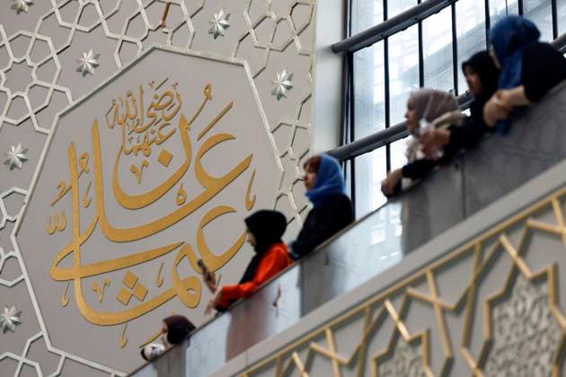 Innenansicht der DITIB Zentralmoschee in Ehrenfeld am Tag der offenen Moschee . An der Kölner Zentralmoschee darf seit 2022 freitags per Lautsprecher von einem Muezzin zum Gebet gerufen werden. (Themenbild, Symbolbild) Köln, 03.10.2024 NRW Deutschland Copyright: xChristophxHardtx