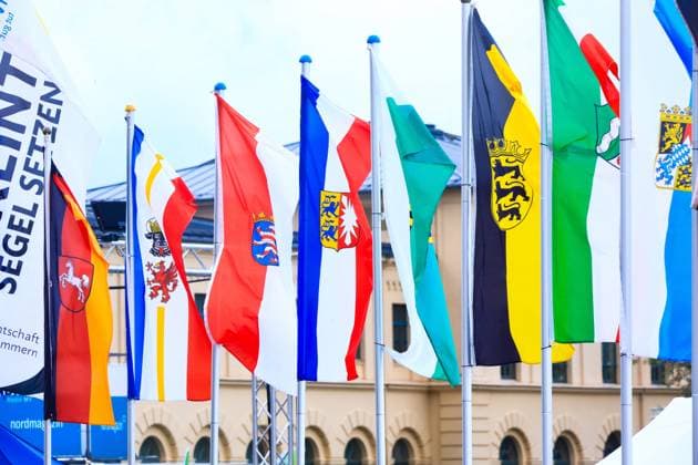Feierlichkeiten zum Tag der Deutschen Einheit Fahnen bei den Feierlichkeiten zum Tag der Deutschen Einheit in Schwerin, 3. Oktober 2024 Germany Copyright: xMatthiasxGränzdörferx