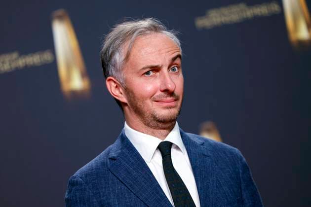 Entertainer und Satiriker Jan Böhmermann auf dem Red Carpet beim Deutschen Fernsehpreis 2024 in den MMC-Studios in Ossendorf. Erneut wurden Zweifel laut an der Glaubwürdigkeit des Entertainers. Ein von ihm geschilderter Vorfall um Maximilian Krah und Champagner auf dem Münchener Oktoberfest soll sich gar nicht so zugetragen haben. Köln, 25.09.2024 NRW Deutschland Copyright: xChristophxHardtx