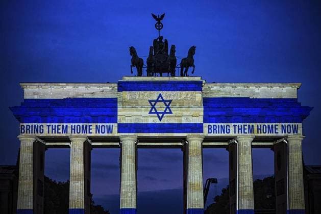 Bilder des Jahres 2024, News 10 Oktober News Themen der Woche KW41 News Bilder des Tages Brandenburger Tor in Israel-Farben ** NUR FÜR REDAKTIONELLE ZWECKE ** EDITORIAL USE ONLY **<p>Brandenburger Tor in Israel-Farben, fotografiert am 07.10.2024 in Berlin. Deutschland Berlin Berlin Copyright: MaurizioxGambarini