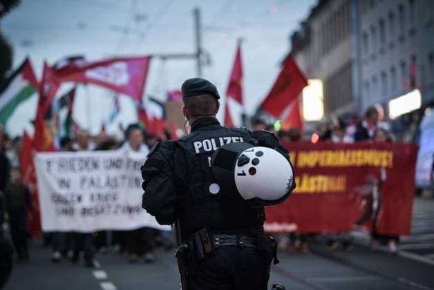 Bilder des Jahres 2024, News 10 Oktober News Themen der Woche KW41 News Bilder des Tages Pro-Palästina-Demo ** NUR FÜR REDAKTIONELLE ZWECKE ** EDITORIAL USE ONLY **<p>Pro-Palästina-Demo am Montag, 07. Oktober 2024 in Essen. Deutschland NRW Essen Copyright: SocratesxTassos
