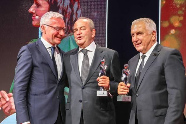 Bilder des Jahres 2024, Entertainment 10 Oktober Entertainment Themen der Woche KW42 17.10.2024, Belvedere 21, KURIER feiert 70 Jahre , Medienpower trifft auf bewegte Geschichte! im Bild: Rainer Pariasek, Johann HANS Krankl, Herbert Prohaska, -Platin ROMY, -a d Bühne, KURIER feiert 70 Jahre