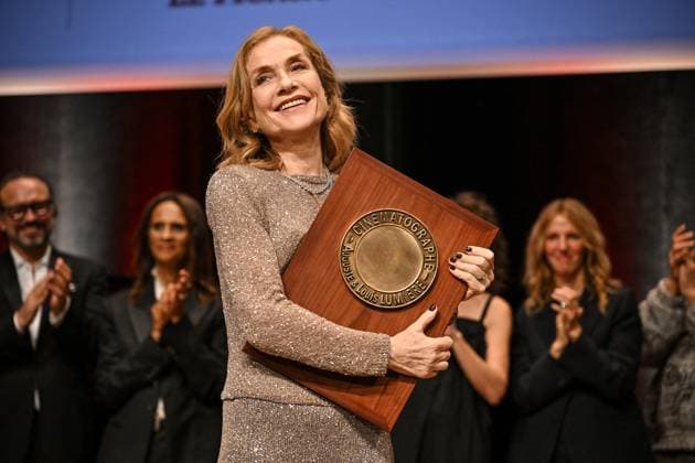 Bilder des Jahres 2024, Entertainment 10 Oktober Entertainment Themen der Woche KW42 Entertainment Bilder des Tages 16th Lumiere Film Festival Lumiere Award Ceremony Isabelle Huppert attending the Lumiere Award Ceremony ( Prix Lumiere ) during the 16th Lumiere Film Festival in Lyon, France on October 18, 2024. Photo by Julien Reynaud APS-Medias ABACAPRESS.COM Lyon France  Copyright: xReynaudxJulien APS-Medias ABACAx