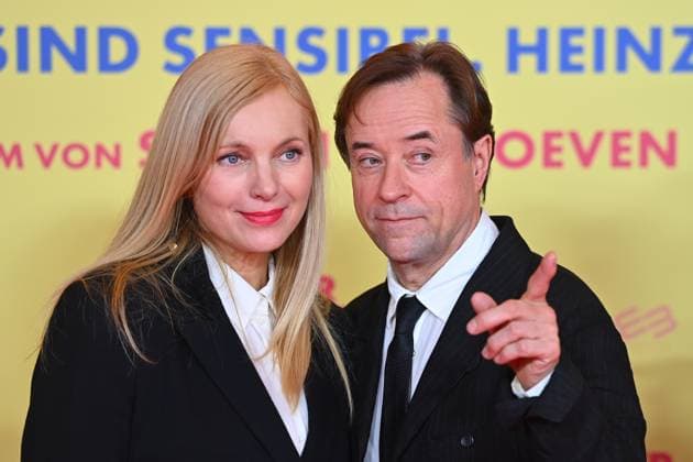 Bilder des Jahres 2024, Entertainment 10 Oktober Entertainment Themen der Woche KW43 v.re:Jan Josef LIEFERS (Schauspieler), Nadja UHL (Schauspielerin). Welt Premiere ALTER WEISSER MANN am 22.10.2024 im Mathaeser Kino in Muenchen.