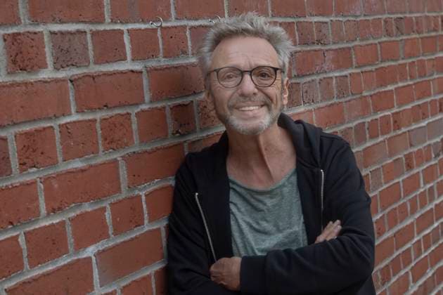 Sänger Purple Schulz - eigentlich Rüdiger Schulz (Jahrgang 1956) - privat vor seinem Konzert anläßlich der Rocknächte 2024 in der Kulturscheune Gröditz Sachsen. Exklusiv-