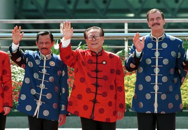 Chinese President Jiang Zemin (C) waves to the press during the traditional photo call when the leaders wear their Apec jackets at the Leaders retreat during the Asia-Pacific Economic Co-operation ( Apec ) summit meetings in Shanghai , China. With him are Brunei Darussalam leader Sultan Haji Hassanal Bolkiah (L) and Mexican President Vicente Fox (R). (Pool Pix for HK Press)