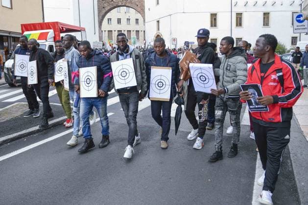 Bilder des Jahres 2024, News 10 Oktober News Themen der Woche KW43 News Bilder des Tages foto IPP Mirko Barbieri verona 26.10.2024 manifestazione della comunitÃ del Mali in sostegno di Moussa Diarra ucciso a Verona da un poliziotto