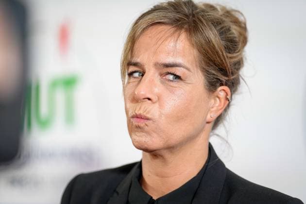 Bilder des Jahres 2024, News 10 Oktober News Bilder des Tages MUT DER GRUENDUNGSPREIS NRW 2024 Mona Neubaur Wirtschafts- und Klimaschutzministerin des Landes Nordrhein-Westfalen im Portrait bei der Preisverleihung MUT DER GRUENDUNGSPREIS NRW 2024 in der NRW Bank in Duesseldorf Duesseldorf Nordrhein-Westfalen Deutschland