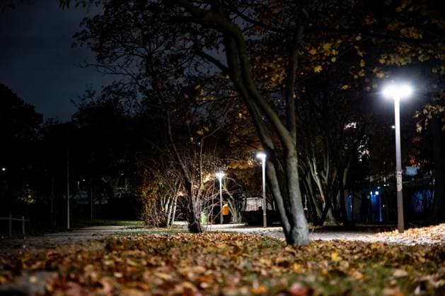 Der Görlitzer Park spät abends in Berlin am 30. Oktober 2024. Görlitzer Park