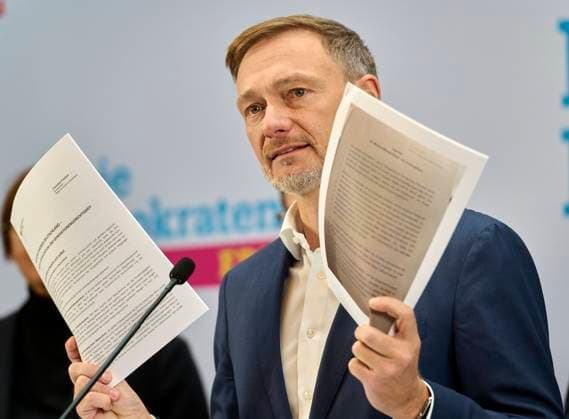 Bilder des Jahres 2024, News 11 November News Themen der Woche KW45 News Bilder des Tages Nach dem Ampel-Aus: Christian Lindner im Hans-Dietrich-Genscher-Haus EUR,Deutschland, Berlin,07.11.2024: Nach dem Ampel-Aus erklärt Christian Lindner (FDP) auf einer Pressekonferenz im Hans-Dietrich-Genscher-Haus den Bruch der Ampelkoalition und den innerhalb der FDP.
