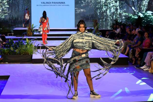 (241108) -- COLOMBO, Nov. 8, 2024 -- A model presents a creation during the Mercedes Benz Fashion Week 2024, which is held from Nov. 7 to 10 in Colombo, Sri Lanka, on Nov. 7, 2024. (Photo by Xinhua) SRI LANKA-COLOMBO-FASHION WEEK GayanxSameera