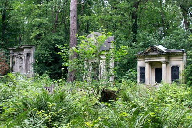 ...eine Wanderung ueber den Stahnsdorfer Friedhof ist auch immer eine Reise durch Zeit, Raum und eine einzigartige Friedhofs- und Bestattungskultur... Friedhof Stahnsdorf Grabmale Familien Gruefte