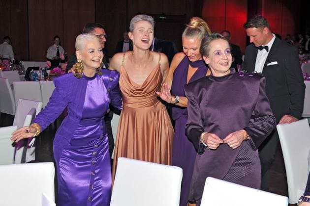 Deutscher Sportpresseball 2024. Magdalena Brzeska , Britta Heidemann , Isabell Werth und Ann Kathrin Linsenhoff anläßlich des Deutschen Sportpresseballs am 09.11.2024 in der Alten Oper Frankfurt Main. 20241109MWI014918