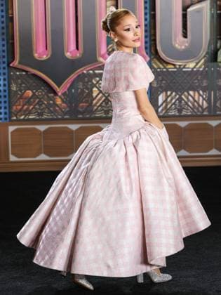 Los Angeles Premiere Of Universal Pictures Wicked LOS ANGELES, CALIFORNIA, USA - NOVEMBER 09: Ariana Grande Butera wearing custom Thom Browne arrives at the Los Angeles Premiere Of Universal Pictures Wicked held at the Dorothy Chandler Pavilion at The Music Center on November 9, 2024 in Los Angeles, California, United States., Credit:Xavier Collin Avalon United States, California, Los Angeles, Dorothy Chandler Pavilion at The Music Center  Copyright: xXavierxCollinx xAvalonx 0932678743