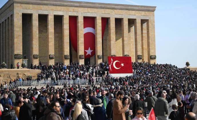 Bilder des Jahres 2024, News 11 November News Themen der Woche KW45 News Bilder des Tages (241111) -- ANKARA, Nov. 11, 2024 -- People visit the mausoleum of Mustafa Kemal Ataturk to commemorate the 86th anniversary of his death in Ankara, T¨¹rkiye, Nov. 10, 2024. (Photo by Xinhua) T?RKIYE-ANKARA-ATATURK-DEATH ANNIVERSARY-COMMEMORATION MustafaxKaya