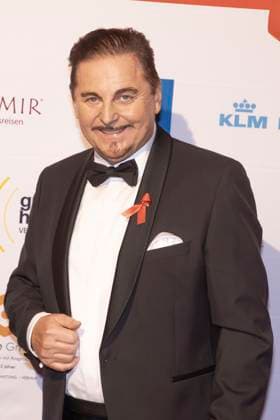 Brautmodenausstatter und TV-Star Uwe Herrmann (geb. 11. September 1962) kommt zur 16. HOPE Gala im Schauspielhaus Dresden.
