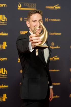 Leipzig - 30. Goldene Henne Preisverleihung in der Messe Leipzig 15.11.2024 Leipzig, Messe Im Foto: Lukas Märtens, Schwimmer, Gewinner Goldene Henne Kategorie Sport Am Freitagabend findet die Verleihung Goldene Henne 2024, gemeinsam veranstaltet von SuperIllu und MDR-Fernsehen, wieder in Leipzig statt. Deutschlands größter Publikumspreis wird dieses Jahr zum 30. Mal vergeben. Dazu eingeladen sind zahlreiche regionale, nationale und internationale Stars. Die Preisverleihung findet in der Messe Leipzig statt. Leipzig Messe Leipzig Sachsen Deutschland Copyright: xEHLxMedia ChrisxLässigx 20241115_goldene-henne-sport_6