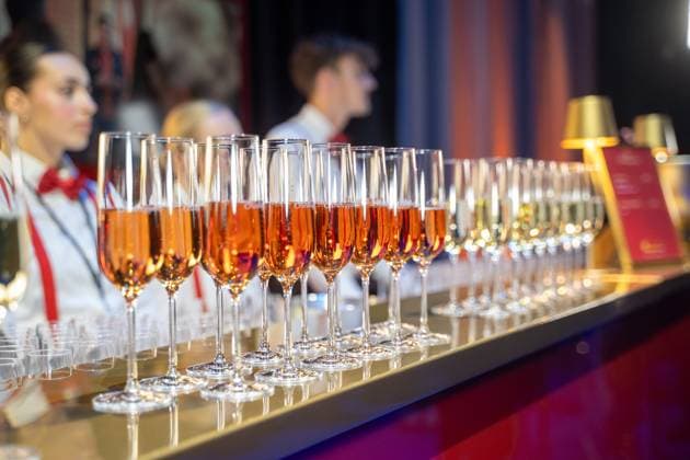 Leipzig - 30. Goldene Henne Preisverleihung in der Messe Leipzig 15.11.2024 Leipzig, Messe Im Foto: Aftershowparty Am Freitagabend findet die Verleihung Goldene Henne 2024, gemeinsam veranstaltet von SuperIllu und MDR-Fernsehen, wieder in Leipzig statt. Deutschlands größter Publikumspreis wird dieses Jahr zum 30. Mal vergeben. Dazu eingeladen sind zahlreiche regionale, nationale und internationale Stars. Die Preisverleihung findet in der Messe Leipzig statt. Leipzig Messe Leipzig Sachsen Deutschland Copyright: xEHLxMedia ChrisxLässigx 20241116_goldene-henne-aftershowparty_1