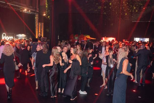 Leipzig - 30. Goldene Henne Preisverleihung in der Messe Leipzig 15.11.2024 Leipzig, Messe Im Foto: Aftershowparty Am Freitagabend findet die Verleihung Goldene Henne 2024, gemeinsam veranstaltet von SuperIllu und MDR-Fernsehen, wieder in Leipzig statt. Deutschlands größter Publikumspreis wird dieses Jahr zum 30. Mal vergeben. Dazu eingeladen sind zahlreiche regionale, nationale und internationale Stars. Die Preisverleihung findet in der Messe Leipzig statt. Leipzig Messe Leipzig Sachsen Deutschland Copyright: xEHLxMedia ChrisxLässigx 20241116_goldene-henne-aftershowparty_7