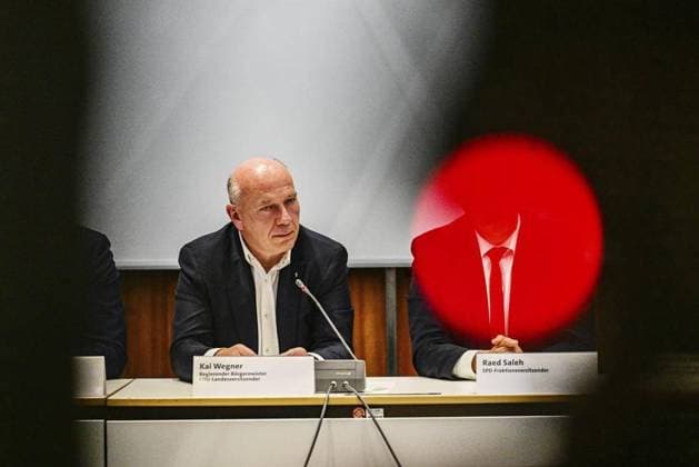 Bilder des Jahres 2024, News 11 November News Themen der Woche KW47 News Bilder des Tages Berlin will Milliarden im Haushalt sparen - Vorstellung der Pläne ** NUR FÜR REDAKTIONELLE ZWECKE ** EDITORIAL USE ONLY **<p>Berlin will Milliarden im Haushalt sparen - Vorstellung der Pläne mit dem Regierenden Bürgermeister Kai Wegner (CDU), Finanzsenator Stefan Evers (CDU) und Wirtschaftssenatorin Franziska Giffey (SPD). Im Landeshaushalt 2025 will Schwarz-Rot drei Milliarden Euro streichen, besonders betroffen ist auch die Kultur, fotografiert am 19.11.2024 in Berlin. Deutschland Berlin Berlin Copyright: MaurizioxGambarini