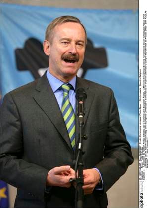 News: Friday bikeday - Lancement de l action Friday bikeday par le Commissaire Européen Kallas, la Ministre bruxelloise Evelyne Huytebroeck et son homologue Pascal Smet - Lancering van de actie Friday bikeday door Europees Commissaris Siim Kallas en brusselse Ministers Evelyne Huytebroeck en Pascal Smet * SIIM KALLAS 14 9 2007
