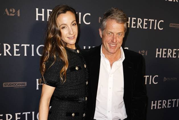 Bilder des Jahres 2024, Entertainment 11 November Entertainment Themen der Woche KW47 Entertainment Bilder des Tages Hugh Grant und seine Ehefrau Anna Eberstein bei der Heretic Film Premiere am 24.11.2024 in Berlin Heretic Filmpremiere mit Hugh Grant in Berlin