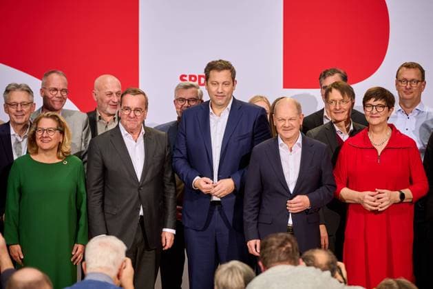 News Themen der Woche KW48 Bilder des Jahres 2024, News 11 November Svenja Schulze, Boris Pistorius, Lars Klingbeil, Olaf Scholz, Karl Lauterbach und Saskia Esken bei der Pressekonferenz der SPD zur Nominierung von Olaf Scholz zum Kanzlerkandidaten für die bevorstehende Bundestagswahl im Berliner Willy-Brandt-Haus. Svenja Schulze, Boris Pistorius, Lars Klingbeil, Olaf Scholz, Karl Lauterbach and Saskia Esken at the SPD press conference on the nomination of Olaf Scholz as candidate for Chancellor in the upcoming Bundestag elections in Berlin s Willy Brandt House. snapshot-photography F.Boillot