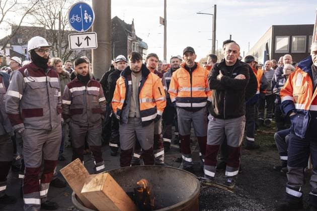 News Themen der Woche KW48 Bilder des Jahres 2024, News 11 November Protest gegen den Stellenabbau bei ThyssenKrupp Steel in Duisburg ** NUR FÜR REDAKTIONELLE ZWECKE ** EDITORIAL USE ONLY **<p>Protest gegen den Stellenabbau bei ThyssenKrupp Steel in Duisburg am Dienstag, 26. November 2024. Information des Betriebsrates vor Tor eins. Duisburg NRW Duisburg Copyright: STEFANxAREND