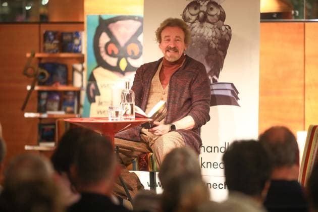 Bilder des Jahres 2024, Entertainment 11 November Entertainment Bilder des Tages Buchpräsentation mit Thomas Gottschalk in Erfurt Erfurt, 29.11..2024 Thomas Gottschalk bei seiner Buchpräsentation in der Buchhandlung Peterknecht in Erfurt Thüringen Germany Copyright: xMatthiasxGränzdörferx