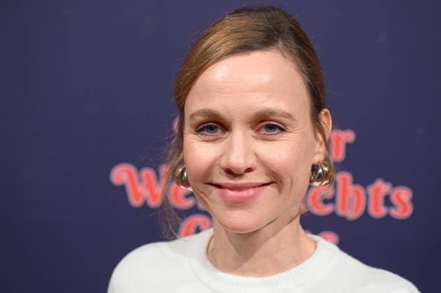 Schauspielerin Nadja Becker kommt zur Premiere des 9. Kölner WeihnachtsCircus der bis zum 05.01.2025 in Köln gastiert.
