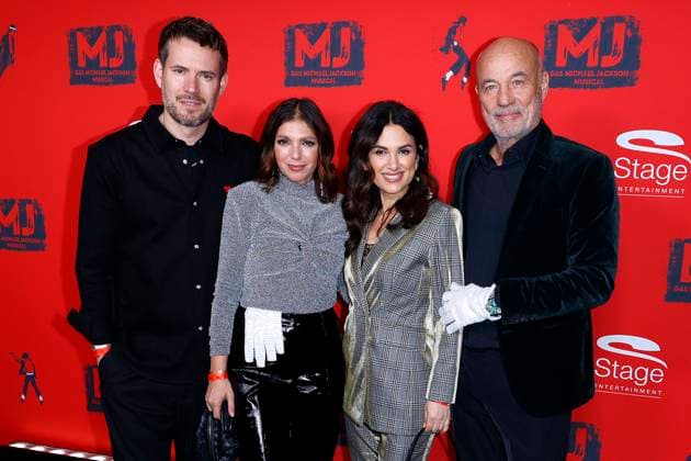 Bilder des Jahres 2024, Entertainment 12 Dezember Entertainment Themen der Woche KW48 Entertainment Bilder des Tages Johannes Strate, Angelina Wolfers, Viktoria Lauterbach und Heiner Lauterbach bei der Premiere vom öMJ - Das Michael Jackson Musical am 1.12.2024 im Stage Theater im Hafen in Hamburg Michael Jackson Musical feiert Premiere in Hamburg