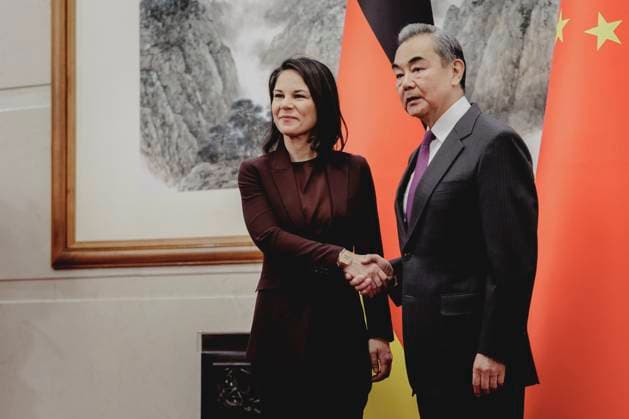 Bilder des Jahres 2024, News 12 Dezember News Themen der Woche KW49 News Bilder des Tages (L-R) Annalena Baerbock (Buendnis 90 Die Gruenen), Bundesaussenministerin, und Wang Yi, Staatsrat fuer Auswaertige Angelegenheiten und Aussenminister von China, aufgenommen im Rahmen eines gemeinsamen Treffens in Peking, 02.12.2024. Baerbock reist nach Peking fuer politische Gespraeche. Fotografiert im Auftrag des Auswaertigen Amtes. Peking China Copyright: xFlorianxGaertner AAx