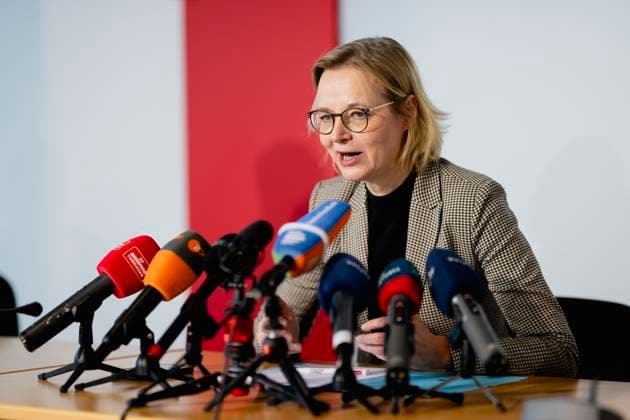 LANDESPRESSEKONFERENZ THÜRINGEN 04 12 2024 - Erfurt: Die Vorsitzende der BSW-Fraktion im Thüringer Landtag, Katja Wolf (BSW), in der Landespressekonferenz im Thüringer Landtag am 4. Dezember 2024. _________________