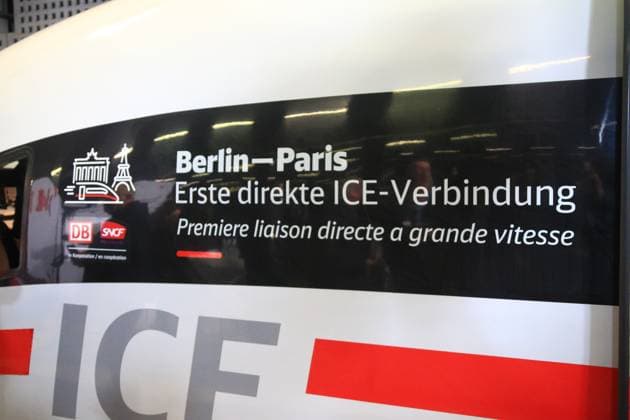 Neue Direktverbindung Berlin-Paris mit dem ICE Berlin, 16.12.2024 ICE ZUG bei dem Start der neuen ICE Direktverbindung Berlin-Paris am Gleis 8 des Berliner Hauptbahnhofs Berlin Germany Copyright: xPictureteamx