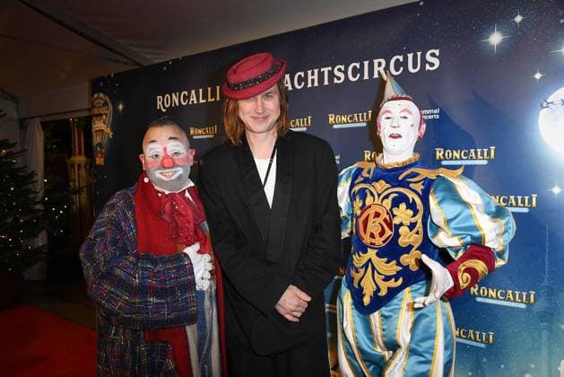 Entertainment Themen der Woche KW51 Bilder des Jahres 2024, Entertainment 12 Dezember Entertainment Bilder des Tages Lars Eidinger bei der Roncalli Weihnachtscircus Premiere im Tempodrom am 20.12.2024 in Berlin Roncalli Weihnachtscircus Premiere in Berlin