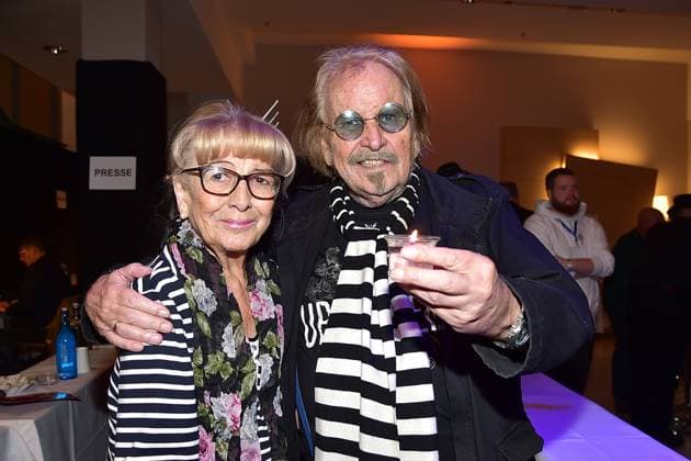 Entertainment Themen der Woche KW51 Bilder des Jahres 2024, Entertainment 12 Dezember Entertainment Bilder des Tages 30 Jahre Weihnachten mit Frank Zander Frank Zander mit Ehefrau Evi Zander zum 30 ten Jubilaeum von Frank Zander, Marcus Zander Weihnachten mit Frank & Familie Estrel Covention Center Berlin, am 21.12.2024