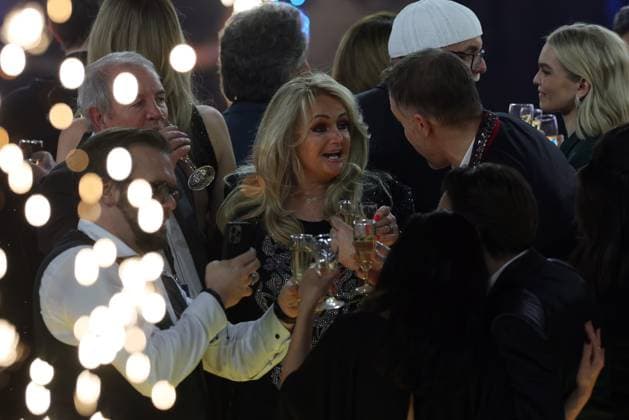 Silvester-Schlagerboom 2025 Die Wunderlichtershow Bonnie Tyler. Silvester-Schlagerboom 2025 live mit Florian Silbereisen am 31. Dezember 2024 in der Basketballarena des FC Bayern München, BMW Park München.
