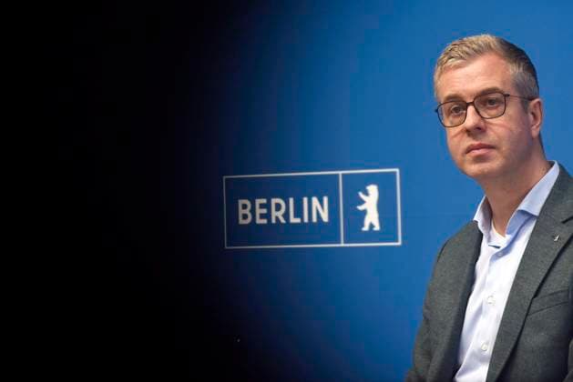 Finanzsenator Stefan Evers (CDU) bei der Pressekonferenz nach der Sitzung des Berliner Senats, im Roten Rathaus von Berlin, zum Thema Steuererhöhungen und Nachtragshaushalt, Berlin Deutschland, Germany