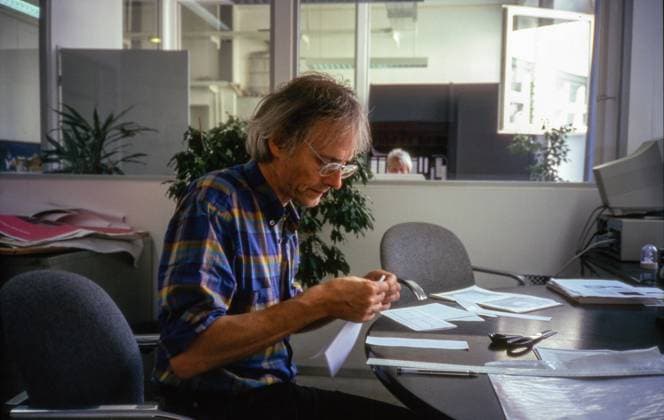 RECORD DATE NOT STATED Timm Ulrichs entwirft Einladungskarte für seine Ausstellung in der NGBK, Druckerei Gerike, Adalbertstraße, Berlin, Juli 1997
