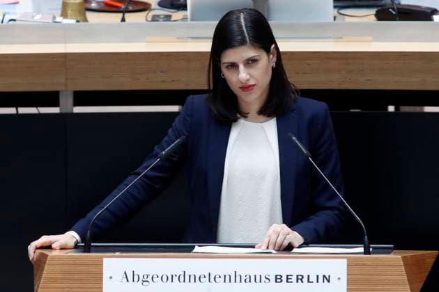 Derya Caglar, SPD, Rede in der 7. Plenarsitzung Berliner Abgeordnetenhaus, Landesparlament, Berlin, Berlin Deutschland, Germany