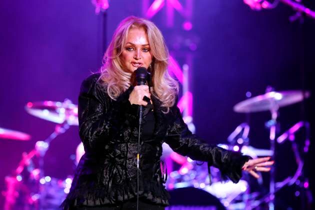 Bonnie Tyler, Saengerin, im Konzert im Admiralspalast in Berlin, Musik, Pop, Berlin Deutschland, Germany