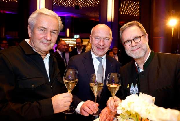 Bilder des Jahres 2025, Entertainment 01 Januar Entertainment Themen der Woche KW03 Klaus Wowereit, der Regierende Kai Wegner, Reinhard Naumann beim Cocktail-Empfang zur Übergabe der Leitung des Hotels Waldorf Astoria Berlin an Christian Schwenke im Waldorf Astoria Berlin.