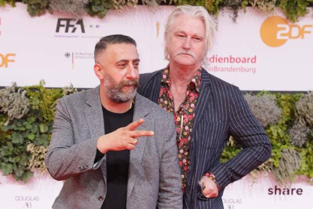 Kida Khodr Ramadan, Detlev Buck, beim Deutscher Filmpreis 2021 in Berlin, Preisverleihung, Roter Teppich, Berlin Deutschland, Germany