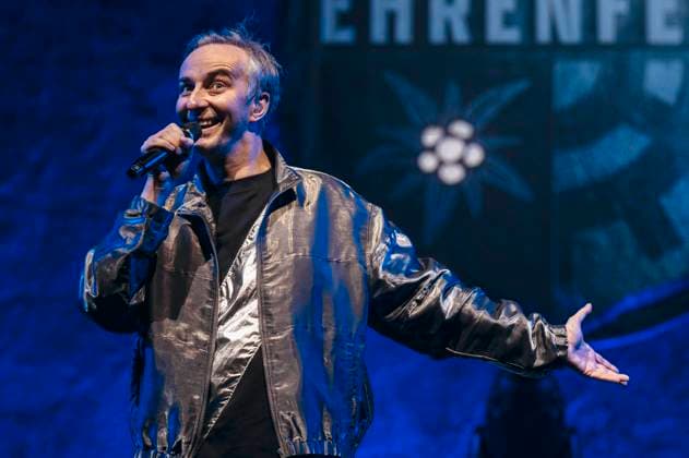 Jan Böhmermann und das Rundfunk-Tanzorchester Ehrenfeld live bei einem Konzert der Eisern Ehrenfeld -Tour in der Messehalle. Erfurt, 15.01.2025 Foto:xM.xKremerx xFuturexImagex boehmermann_5119