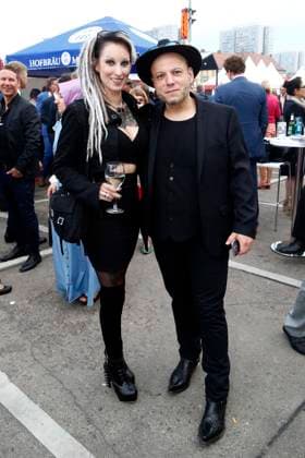 Bruno Kramm, Parteivorsitzender Piraten, und Lea Frings beim Hoffest des Regierenden Buergermeisters in Berlin, Sommerparty, Berlin Deutschland, Germany