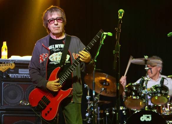 Bill Wyman (geb. als William George Perks), ehem. Bassist der Rolling Stones von 1962 bis 1993, im Konzert im Berliner Postbahnhof, Deutschland, Germany