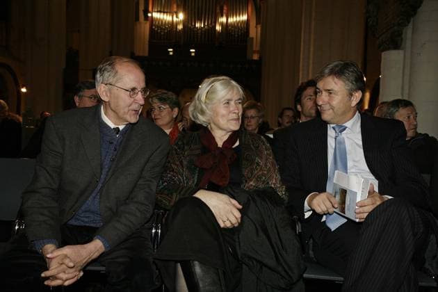 Klaus Wowereit, Regierender Buergermeister von Berlin bei der Preisverleihung des Hannah-Hoech-Preises 2007 mit dem Preistraeger Maler Harald Metzkes und seine Frau in der Nicolaikirche in Berlin Mitte