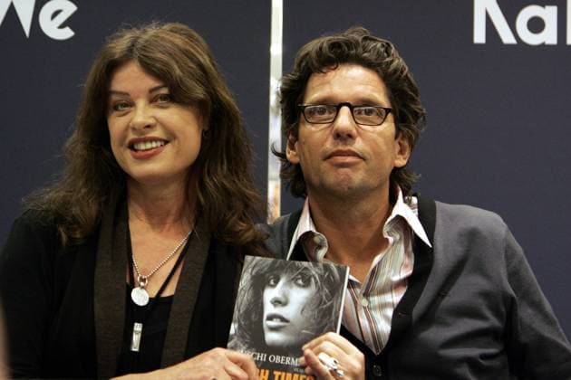 Uschi Obermaier, Signierstunde im Berliner Kaufhaus KaDeWe, Buchvorstellung ihrer Autobiografie High Times - Mein wildes Leben , mit dem Autor Olaf Kraemer, der die Geschichte aufgeschrieben hat, Deutschland, Germany