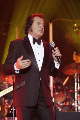 Saenger Engelbert Humperdinck am 24.10.2007 beim Konzert im Tempodrom Berlin Photos: Scherf 24.10.2007 Berlin Deutschland